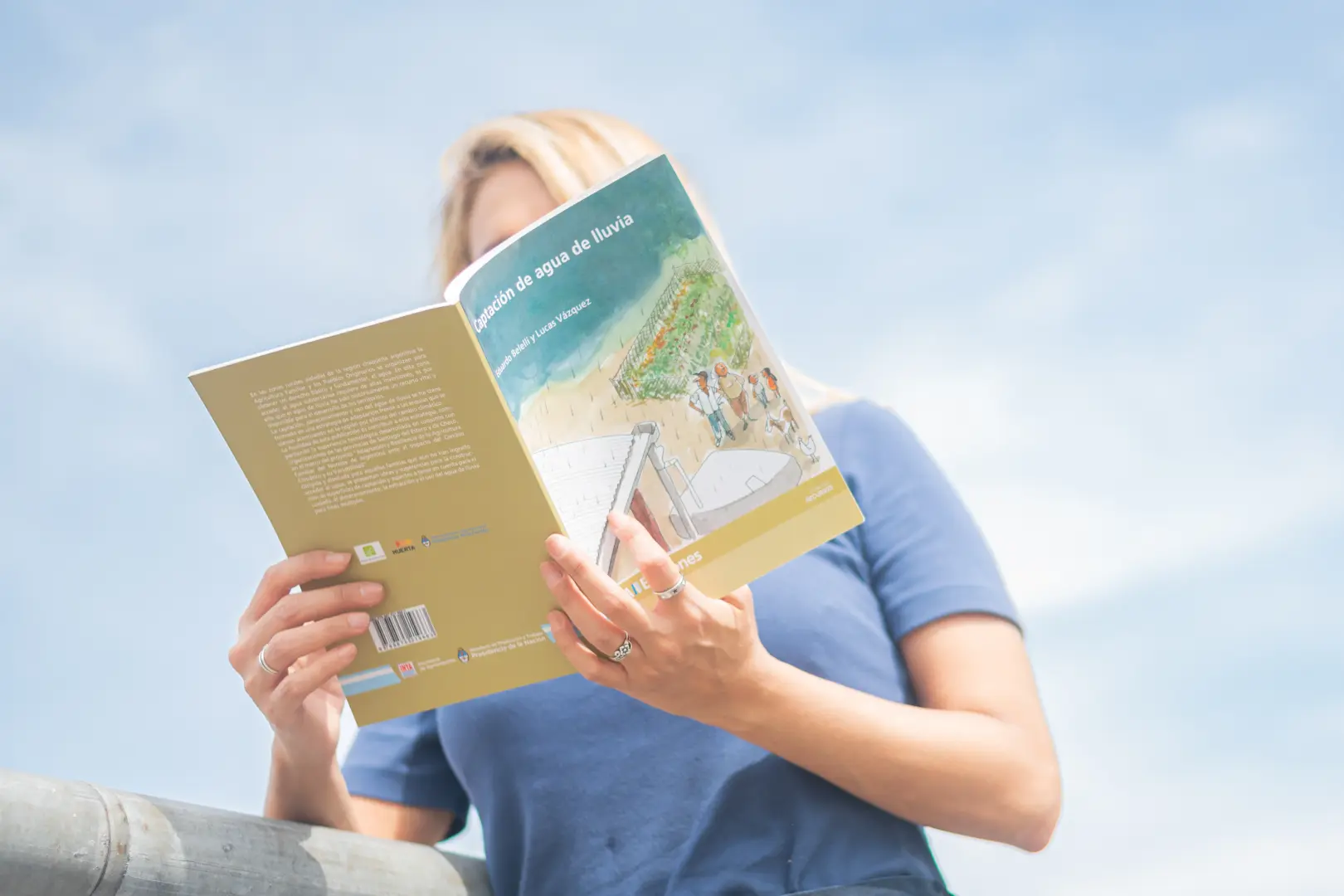Mujer libro - quienes somos